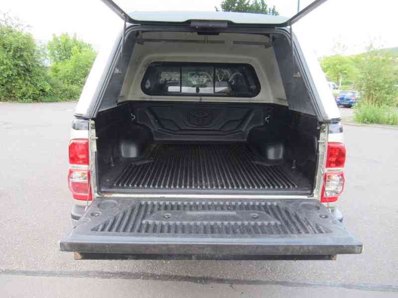 Toyota Hilux 2,5D4D Double Cab Life 4x4 106kw - foto 10