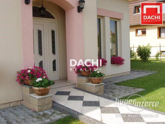 Prodej rodinného domu 7+kk s dvojgaráží a zahradou o výměře 1610m2 v obci Senohraby, okr. Praha - Vý - foto 7