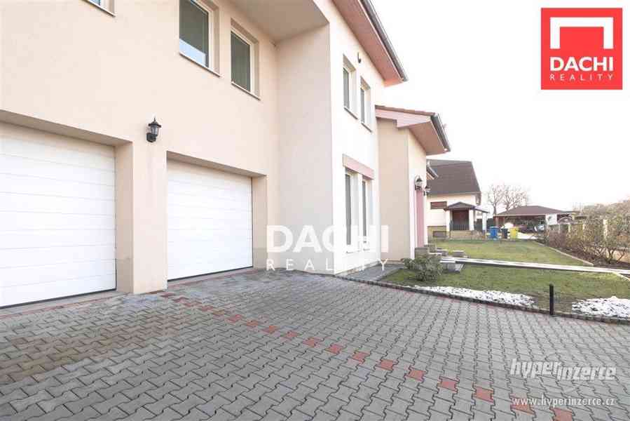 Prodej rodinného domu 7+kk s dvojgaráží a zahradou o výměře 1610m2 v obci Senohraby, okr. Praha - Vý - foto 9