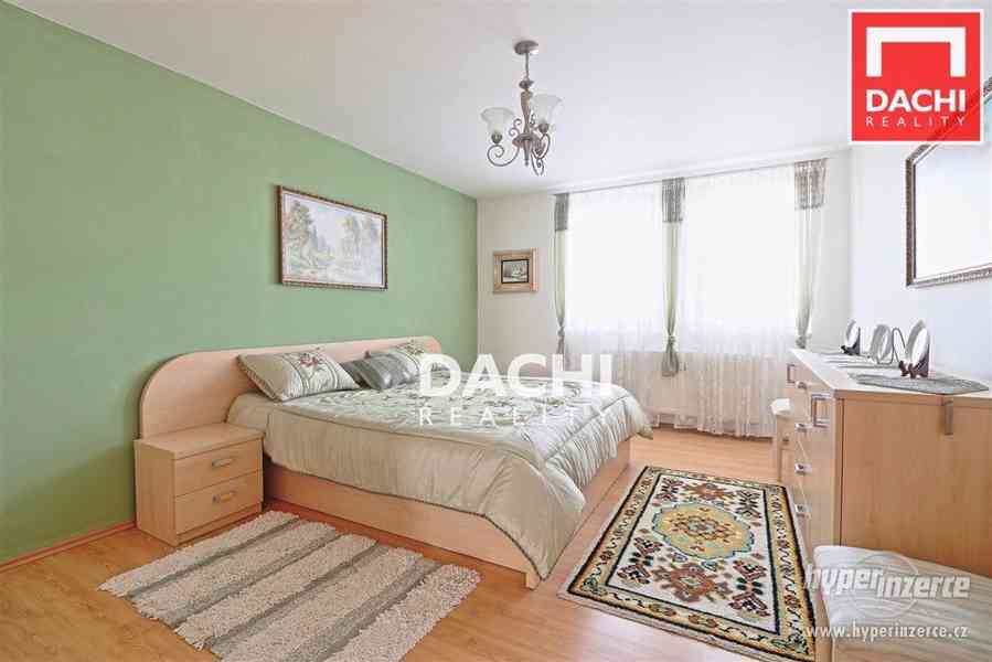 Prodej rodinného domu 7+kk s dvojgaráží a zahradou o výměře 1610m2 v obci Senohraby, okr. Praha - Vý - foto 19