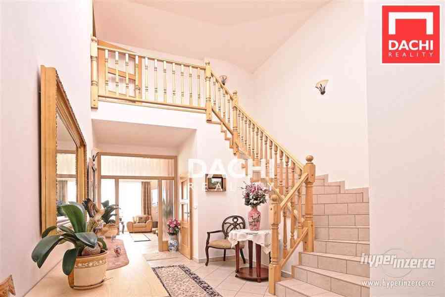 Prodej rodinného domu 7+kk s dvojgaráží a zahradou o výměře 1610m2 v obci Senohraby, okr. Praha - Vý - foto 24