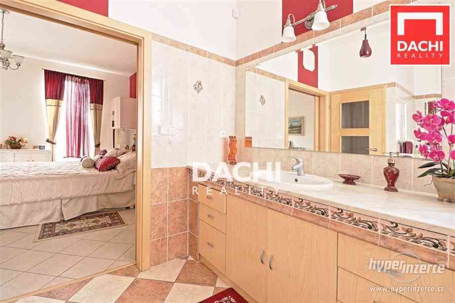 Prodej rodinného domu 7+kk s dvojgaráží a zahradou o výměře 1610m2 v obci Senohraby, okr. Praha - Vý - foto 25