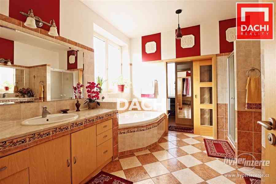 Prodej rodinného domu 7+kk s dvojgaráží a zahradou o výměře 1610m2 v obci Senohraby, okr. Praha - Vý - foto 26