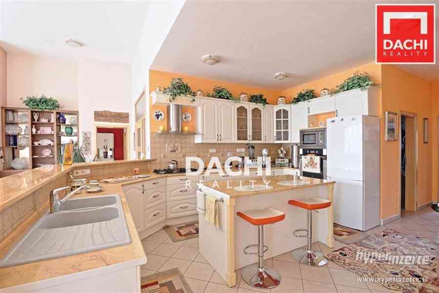 Prodej rodinného domu 7+kk s dvojgaráží a zahradou o výměře 1610m2 v obci Senohraby, okr. Praha - Vý - foto 29