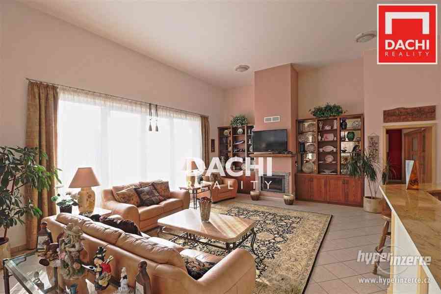 Prodej rodinného domu 7+kk s dvojgaráží a zahradou o výměře 1610m2 v obci Senohraby, okr. Praha - Vý - foto 31