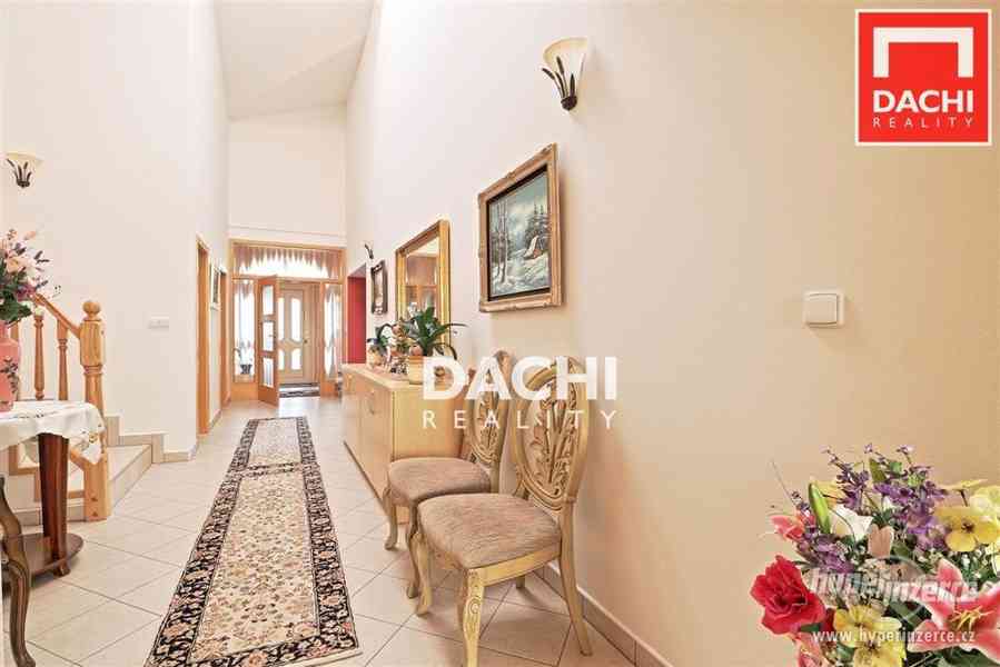 Prodej rodinného domu 7+kk s dvojgaráží a zahradou o výměře 1610m2 v obci Senohraby, okr. Praha - Vý - foto 35