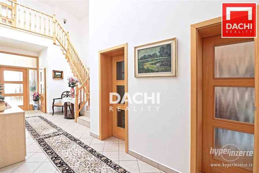 Prodej rodinného domu 7+kk s dvojgaráží a zahradou o výměře 1610m2 v obci Senohraby, okr. Praha - Vý - foto 36