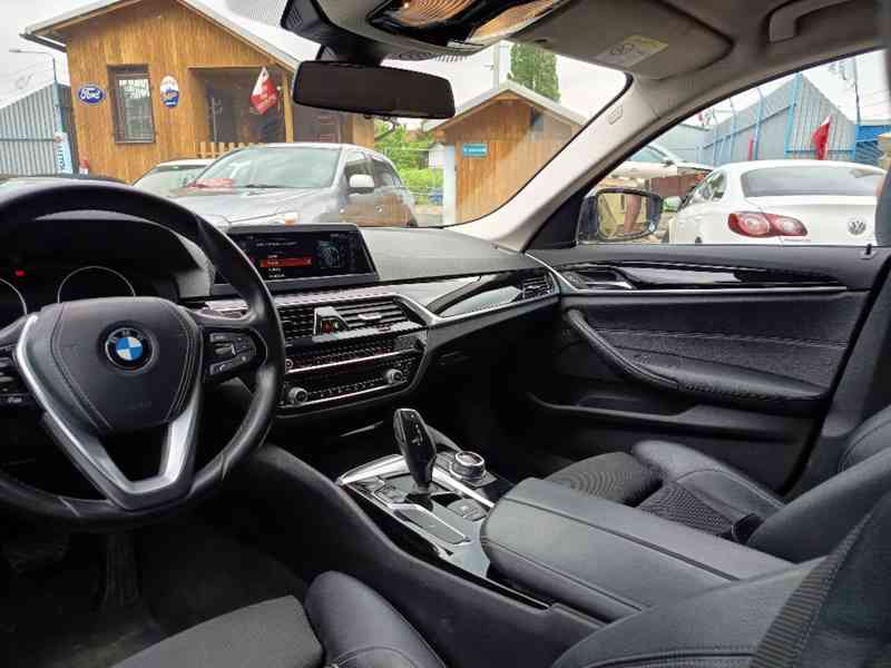 BMW 530D xDrive Sport Line 195KW ČR DPH - foto 18