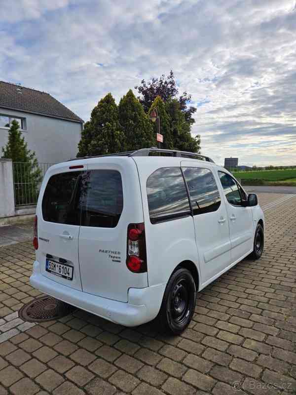 Peugeot Partner Tepee 1,6   s kempovací vestavbou - foto 7