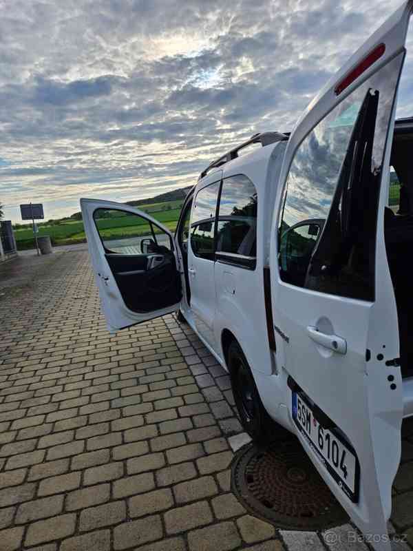 Peugeot Partner Tepee 1,6   s kempovací vestavbou - foto 4