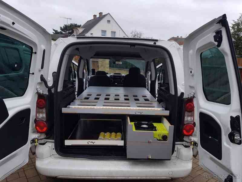 Peugeot Partner Tepee 1,6   s kempovací vestavbou - foto 13