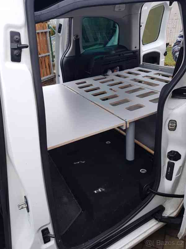 Peugeot Partner Tepee 1,6   s kempovací vestavbou - foto 14