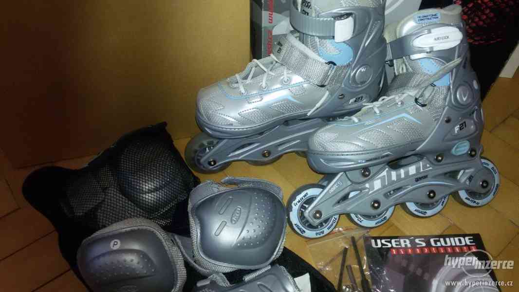 Dívčí kolečkové brusle +chrániče bazar Hyperinzerce.cz