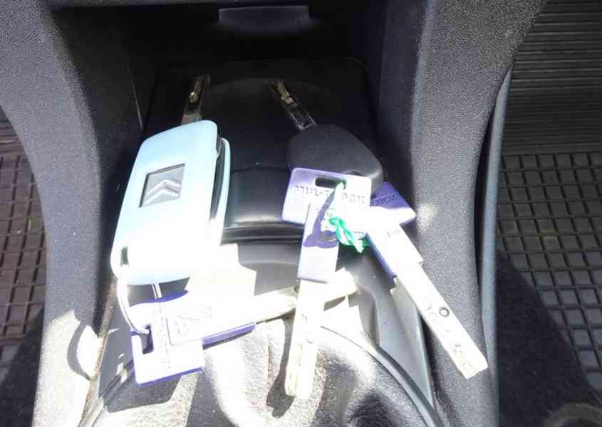 Citroen C4 1.6 HDI r.v.2010 (66 kw) Koupeno v ČR - foto 11
