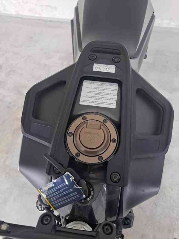 Husqvarna Svartpilen 125 ABS - foto 13