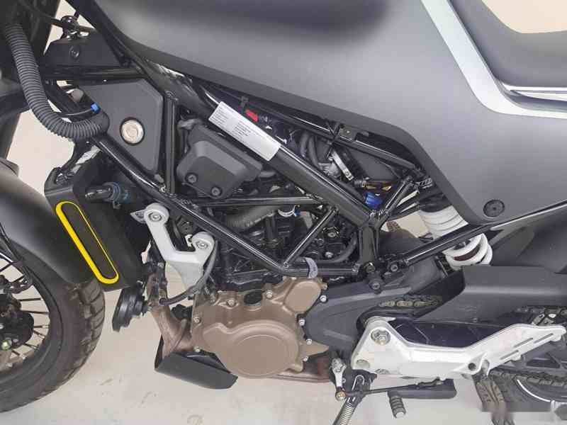 Husqvarna Svartpilen 125 ABS - foto 17