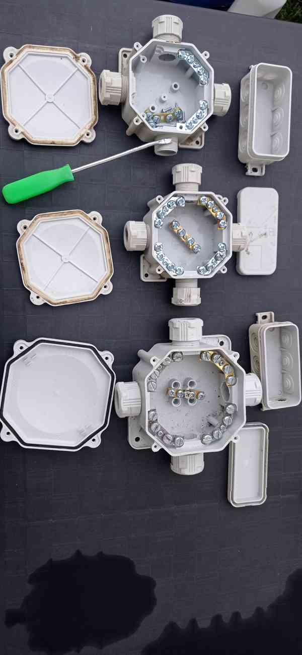 Rozvodné / rozbočovací krabice - foto 3