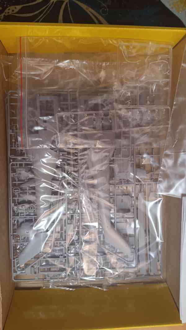 Prodám plastikový model vrtulníku MI-24 měř..1:48 - foto 3