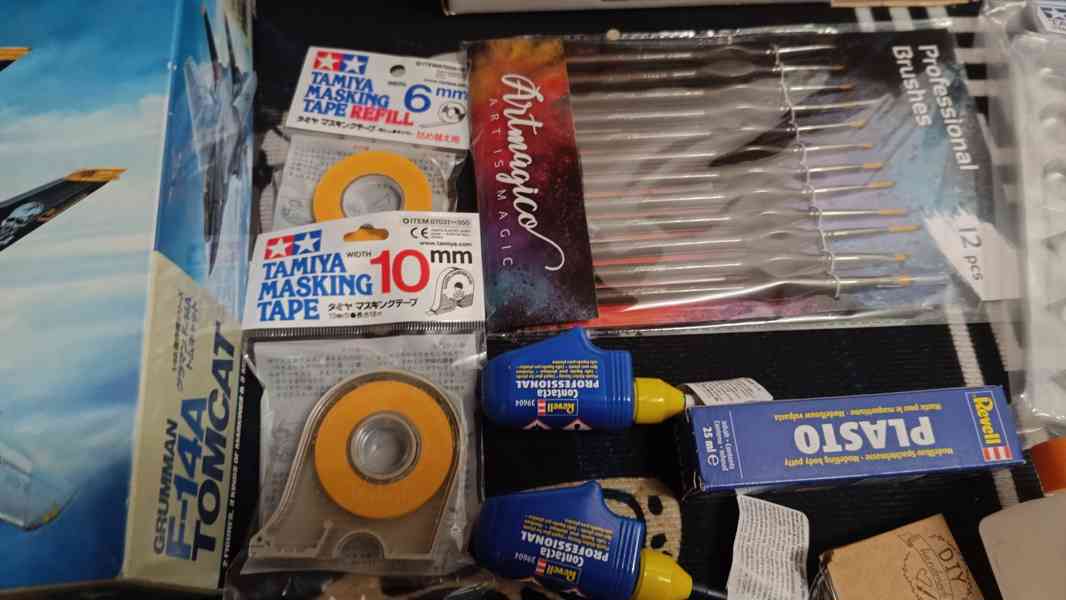 Prodám plastikový model vrtulníku MI-24 měř..1:48 - foto 10