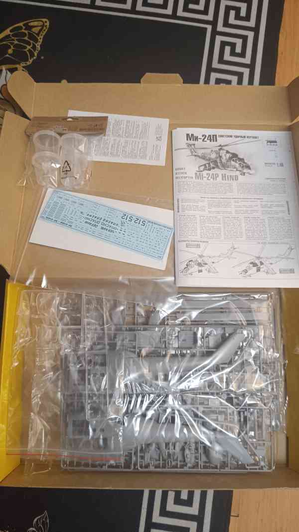 Prodám plastikový model vrtulníku MI-24 měř..1:48 - foto 2
