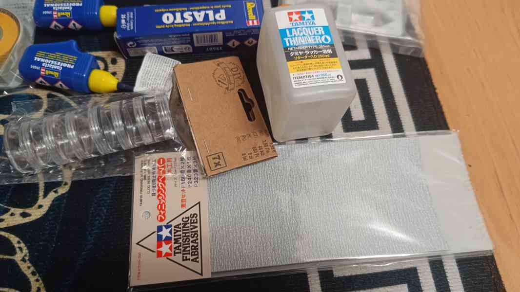 Prodám plastikový model vrtulníku MI-24 měř..1:48 - foto 6