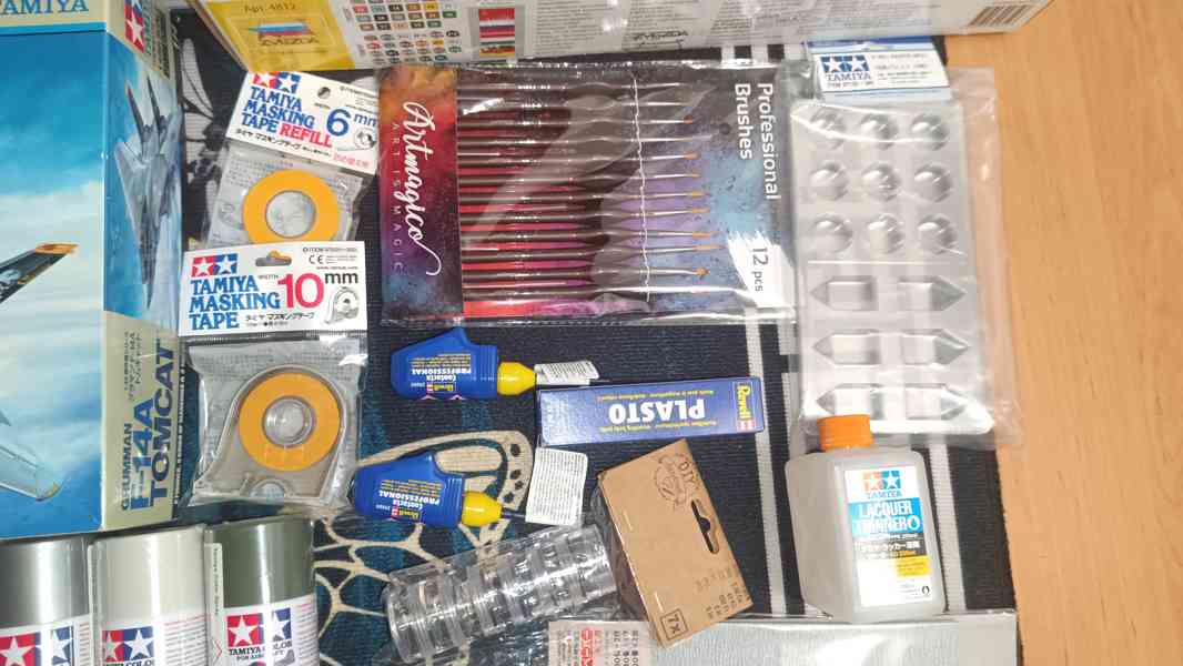 Prodám plastikový model vrtulníku MI-24 měř..1:48 - foto 7