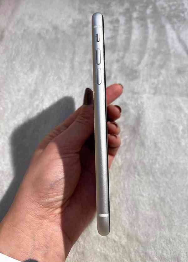 Mobilní telefon iPhone XR bílé barvy, 128 GB - foto 2