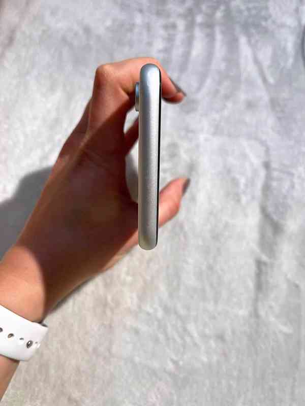 Mobilní telefon iPhone XR bílé barvy, 128 GB - foto 1