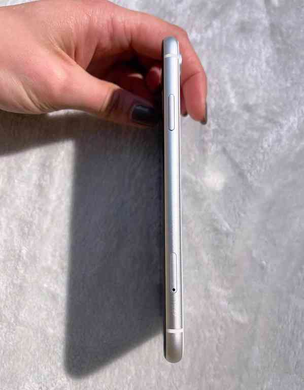 Mobilní telefon iPhone XR bílé barvy, 128 GB - foto 3