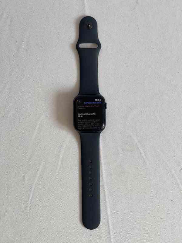 Apple Watch Series 9 45 mm GPS – černý řemínek + naíbječka - foto 5