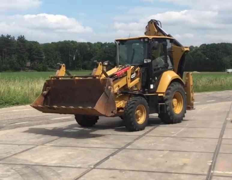 CAT KOMATSU JCB TEREX traktorbagre sklo skladom - foto 2