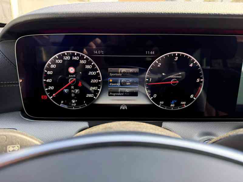 Mercedes-Benz E 220d AMG Line - foto 7