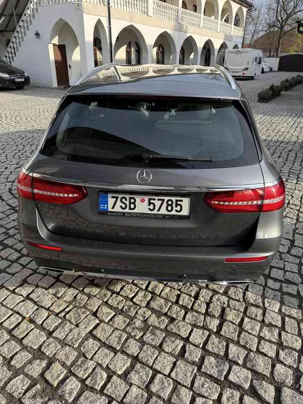 Mercedes-Benz E 220d AMG Line - foto 11
