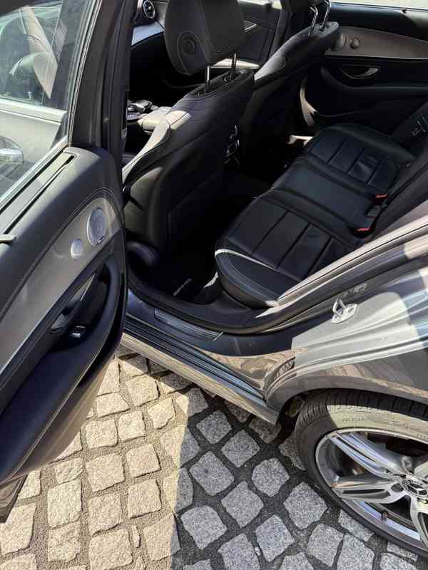 Mercedes-Benz E 220d AMG Line - foto 12