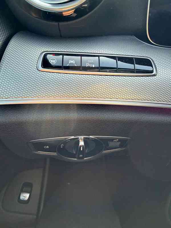 Mercedes-Benz E 220d AMG Line - foto 16