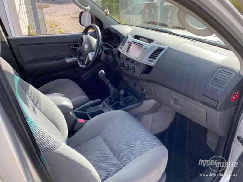 Toyota Hilux 2.5 D-4DDouble Cab Life 4x4 106kw - foto 12