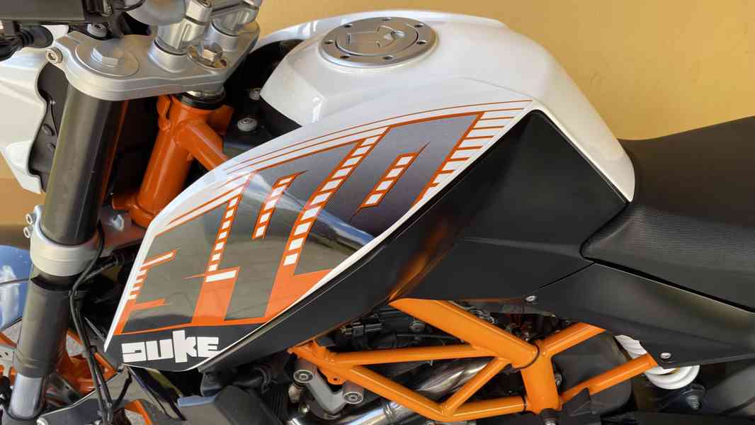 KTM DUKE 390 / ABS / nové pneu/2016/ TOP STAV / 1.majitelka - foto 7
