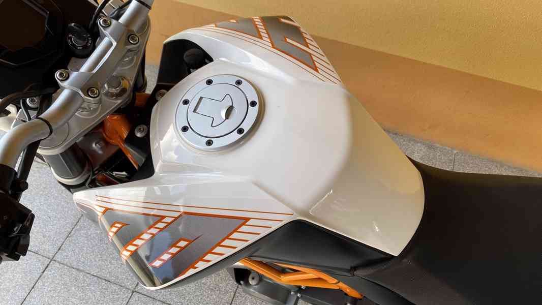 KTM DUKE 390 / ABS / nové pneu/2016/ TOP STAV / 1.majitelka - foto 16