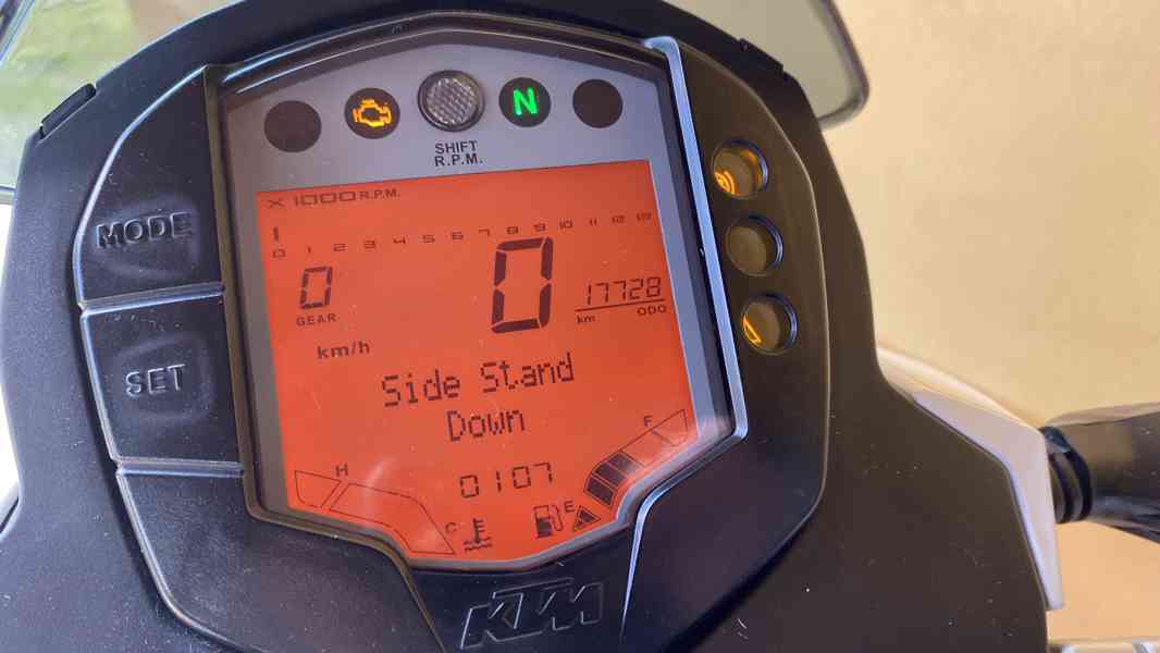 KTM DUKE 390 / ABS / nové pneu/2016/ TOP STAV / 1.majitelka - foto 17