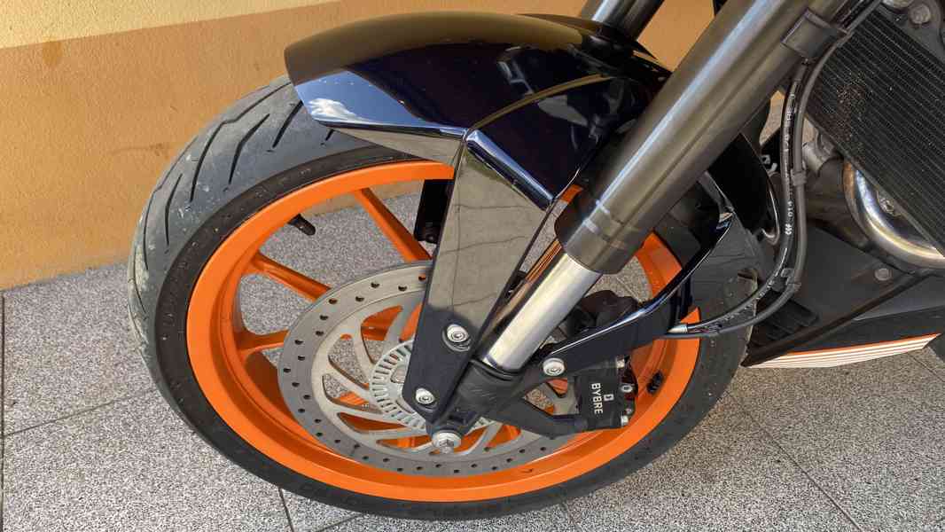 KTM DUKE 390 / ABS / nové pneu/2016/ TOP STAV / 1.majitelka - foto 13
