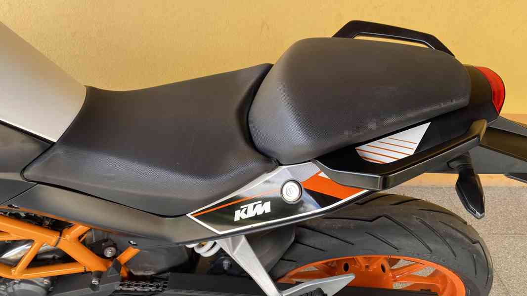 KTM DUKE 390 / ABS / nové pneu/2016/ TOP STAV / 1.majitelka - foto 15