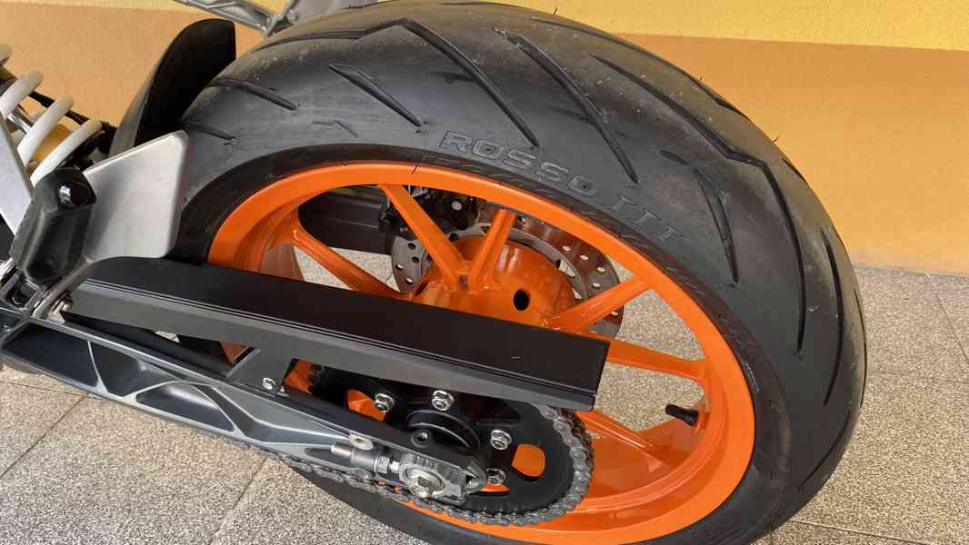 KTM DUKE 390 / ABS / nové pneu/2016/ TOP STAV / 1.majitelka - foto 11