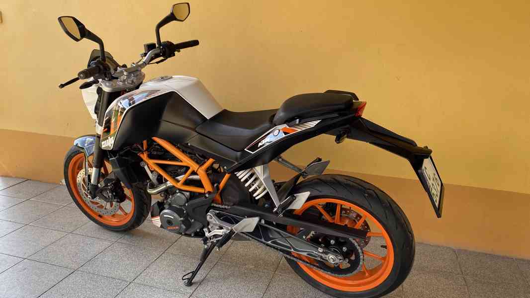 KTM DUKE 390 / ABS / nové pneu/2016/ TOP STAV / 1.majitelka - foto 3