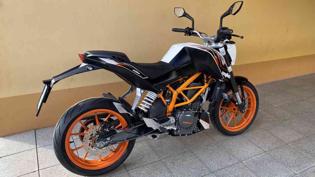 KTM DUKE 390 / ABS / nové pneu/2016/ TOP STAV / 1.majitelka - foto 4