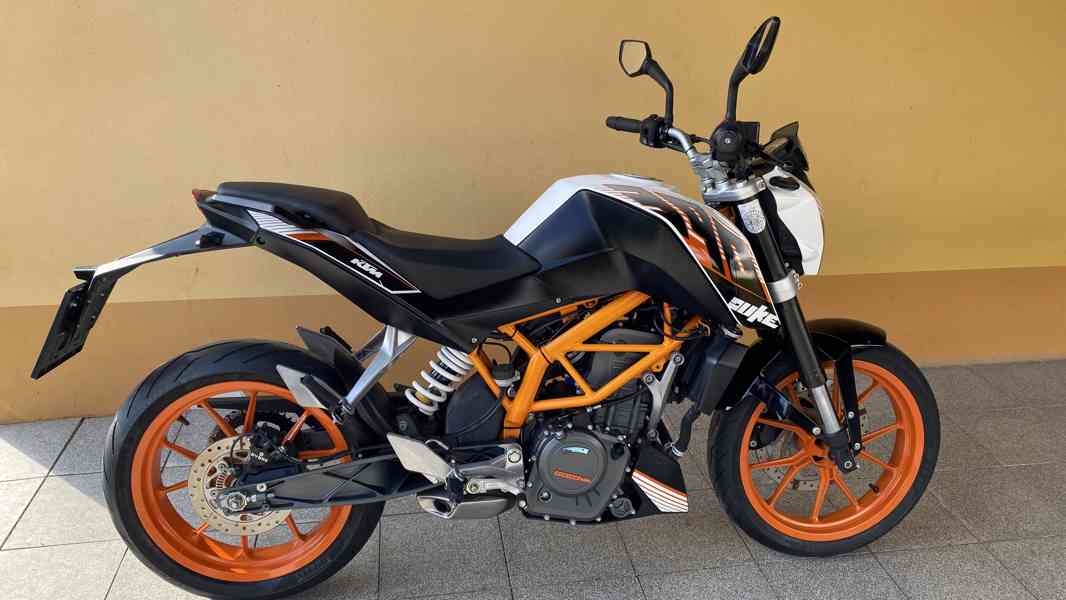 KTM DUKE 390 / ABS / nové pneu/2016/ TOP STAV / 1.majitelka - foto 5