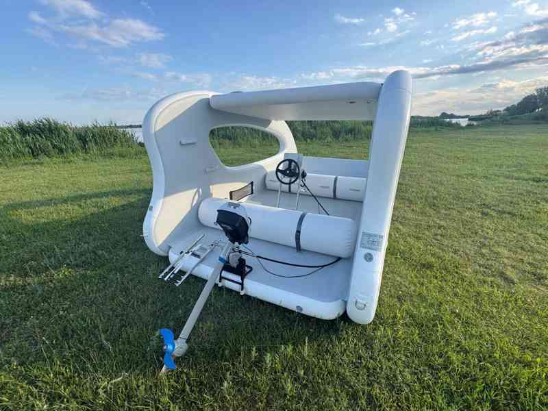 Elektrická nafukovací loď Electricat 450 – 6 osob, bez vleku - foto 7