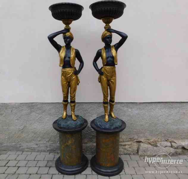 Luxusní párové bronzové sochy sluhové 196 cm - foto 1