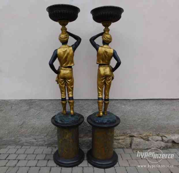 Luxusní párové bronzové sochy sluhové 196 cm - foto 2