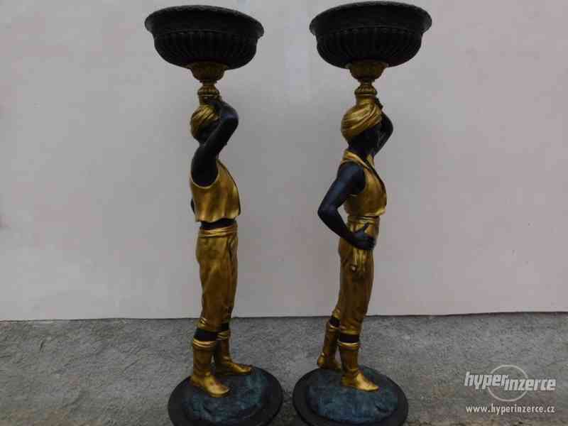 Luxusní párové bronzové sochy sluhové 196 cm - foto 5