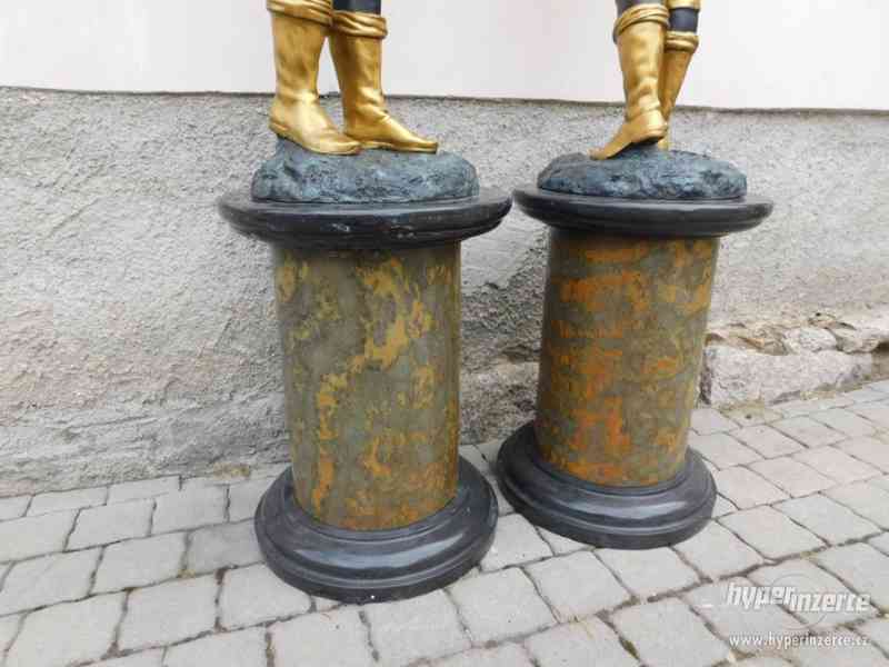 Luxusní párové bronzové sochy sluhové 196 cm - foto 6